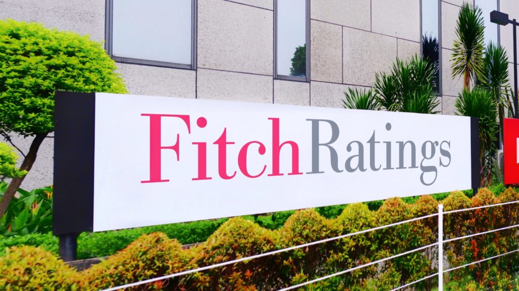 Fitch Downgrades France’s Credit Rating Amid Political and Fiscal Turmoil