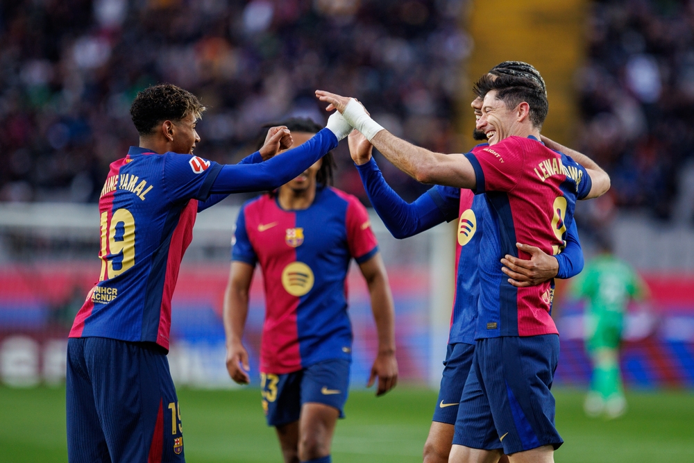 Late Barcelona double sinks Espanyol and widens title gap